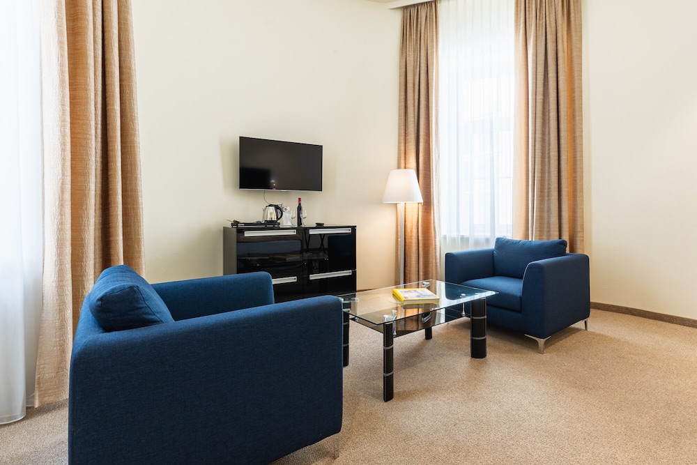Junior Studio Suite