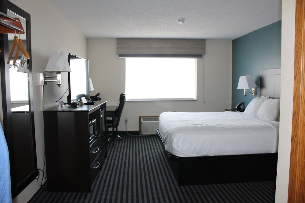 Room,1 King Bed, Accessible, Non Smoking - Photo 3