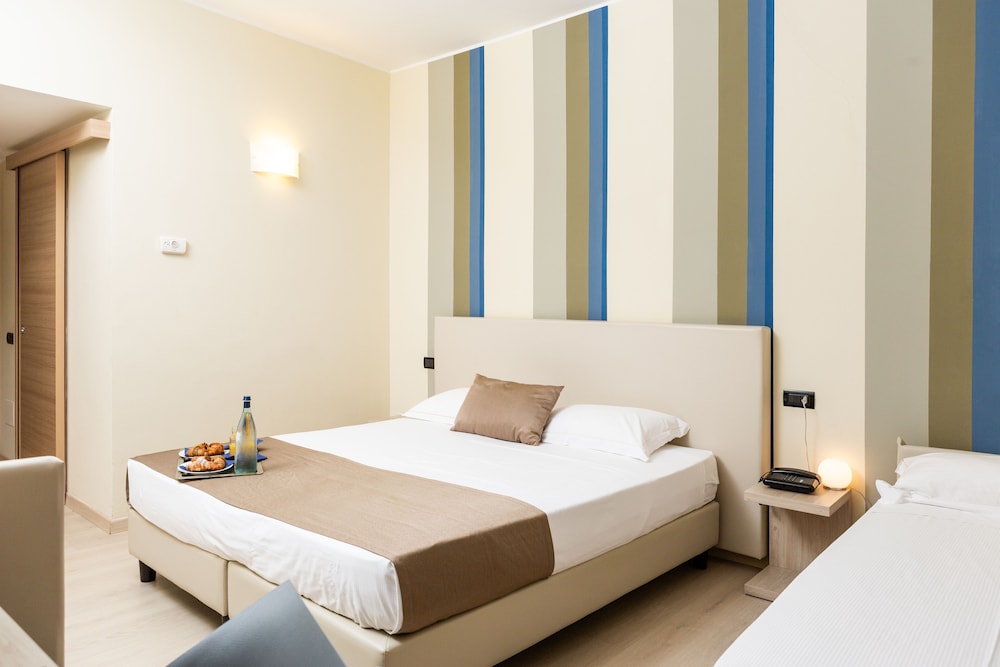 Junior Suite, 2 Bedrooms - Photo 2