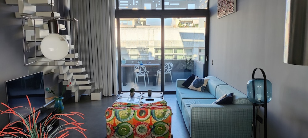 Design Loft, Pool Access (Blue)