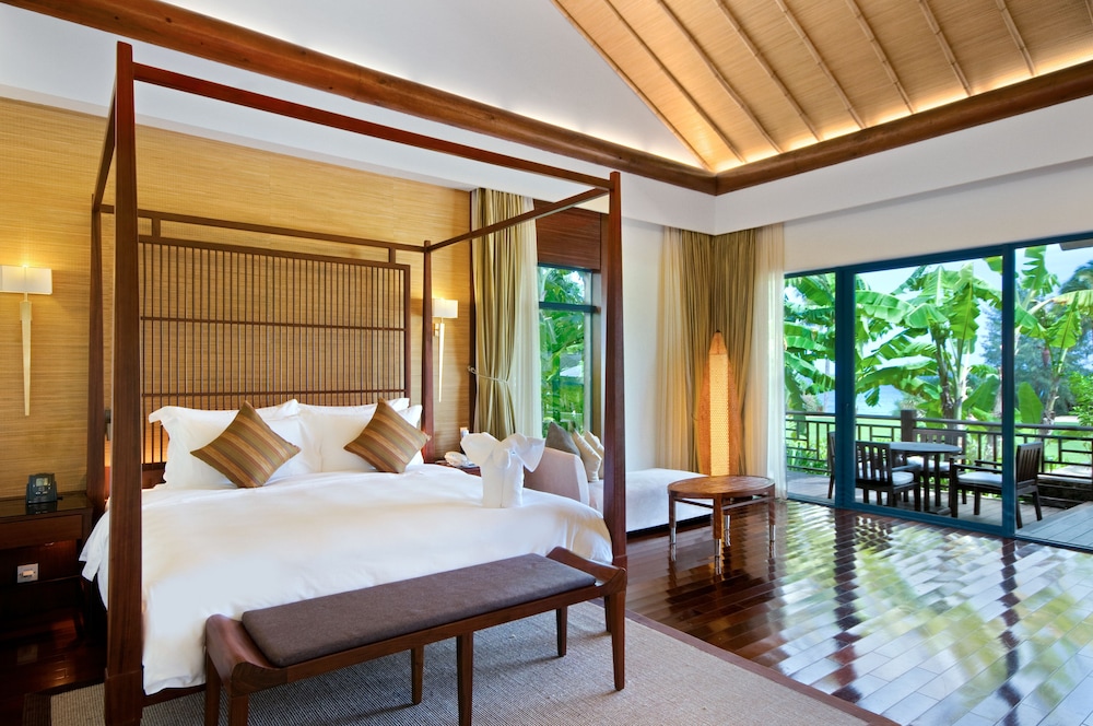 3 Bedroom Ocean View Pool Villa