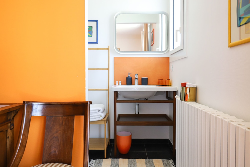 Double Room (Orange) photo 3