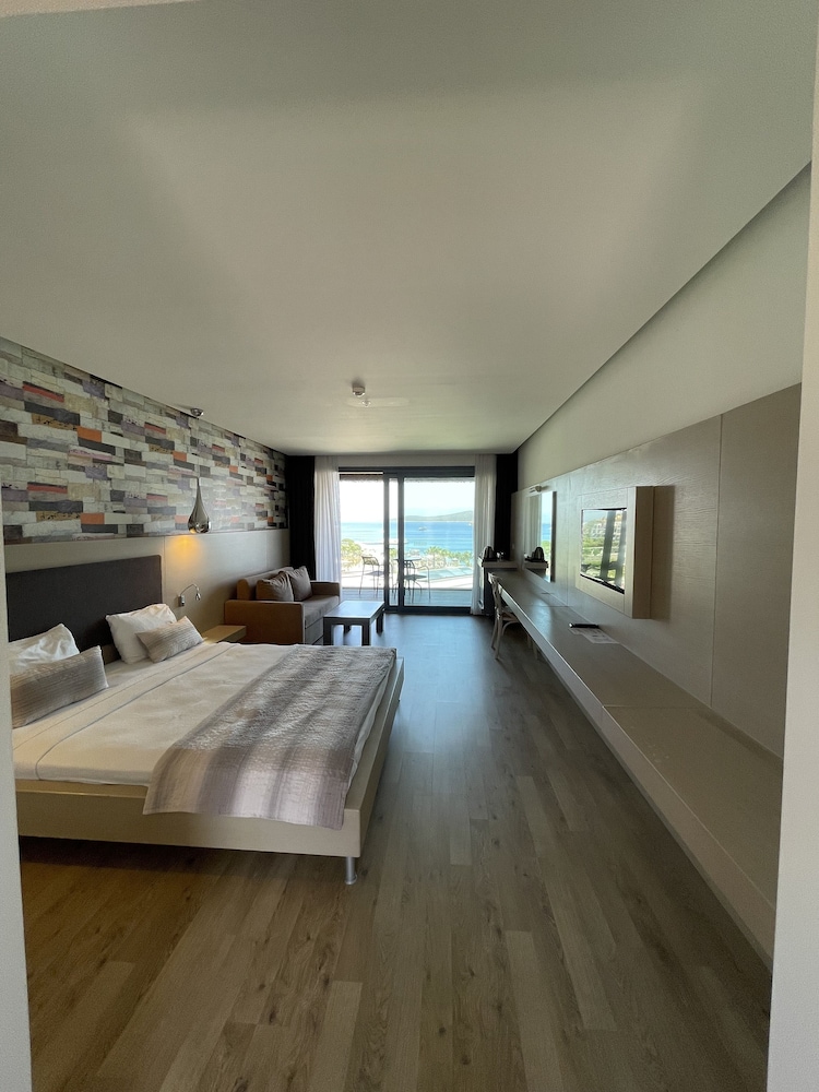 Deluxe Suit Room - Photo 9