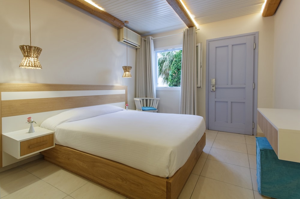 Main Section Double Room Pool View - Photo 10
