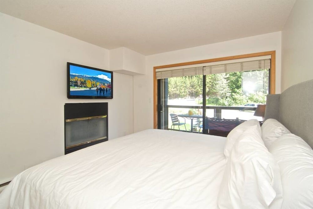 Ski in Ski out - Steam Shower - Roof top Hot tub, Photo 60