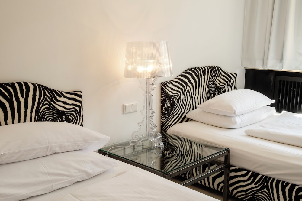Deluxe Suite, 2 Bedrooms, Non Smoking, Bathtub photo 3