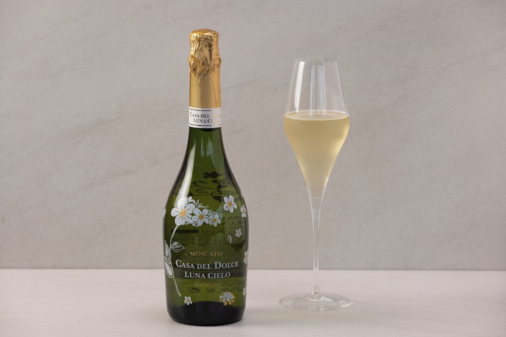 [Wine & Stay PKG] EAST Superior(Twin) - 1 Bottle of Wine (Take-out/Casa Del Dolce-Luna Cielo)