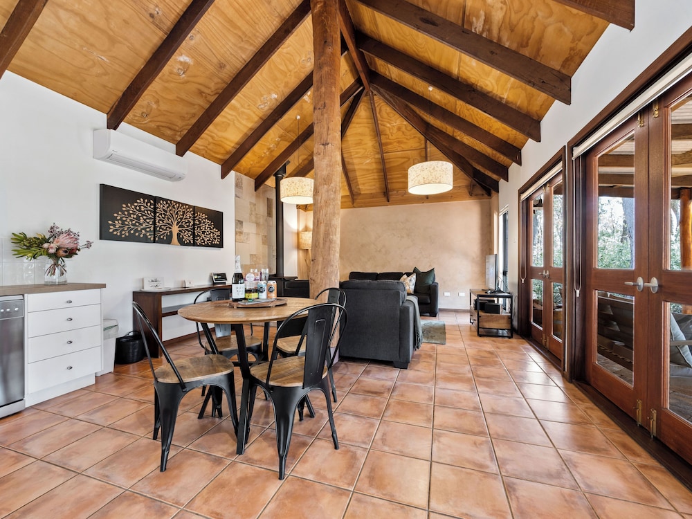 1 Bedroom Bath Forest View Chalet photo 2