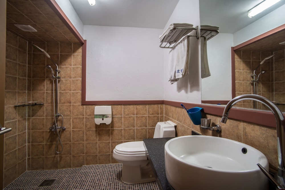 Standard Twin Room - Photo 5