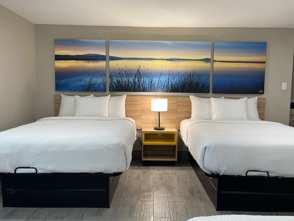 Suite, Multiple Beds, Non Smoking photo 2