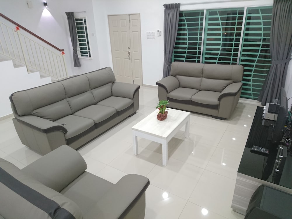 Family House, 4 Bedrooms photo 3