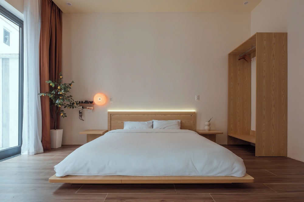 City Room photo 2