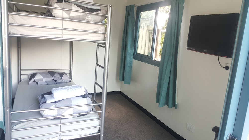 Backpacker Sleeps 2 (with shared bathroom)