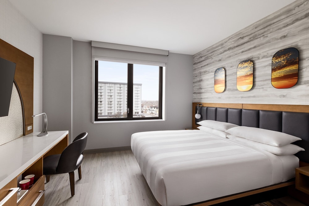 Standard Room, 1 King Bed (Mobility Accessible, Tub) - Photo 1