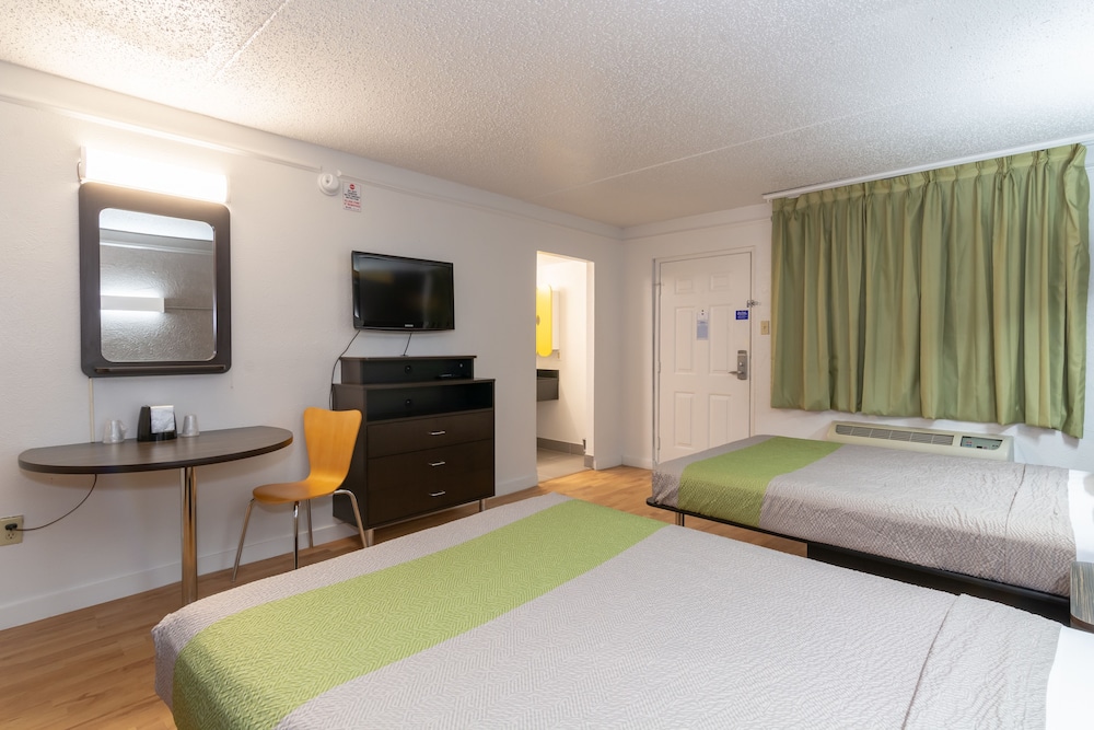 Standard Room, 2 Double Beds, Non Smoking - Photo 3