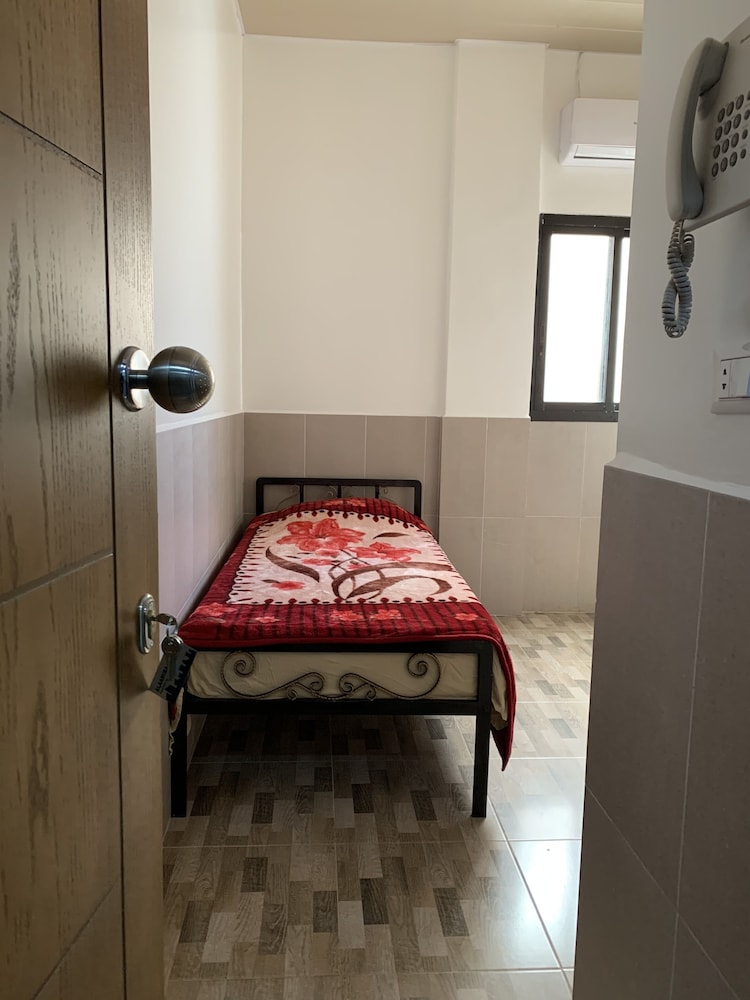 Basic Single Room photo 3