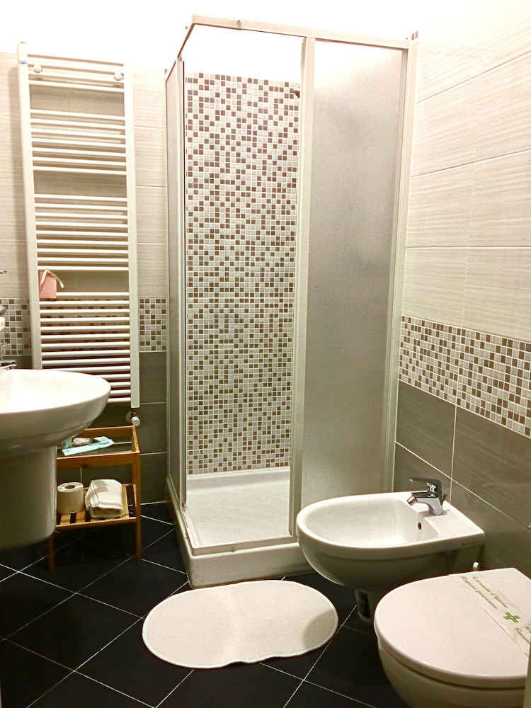 Comfort Quadruple Room, Private Bathroom photo 2