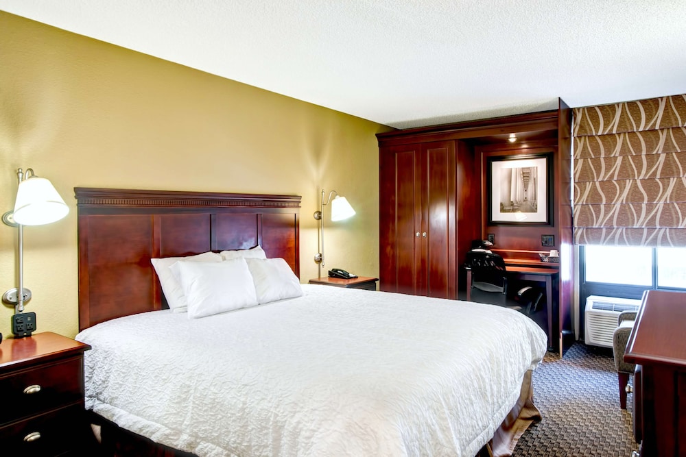 Standard room with king bed - Photo 2