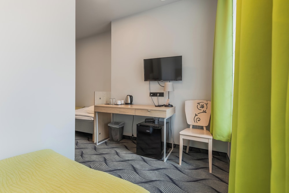 Economy Twin Room photo 3
