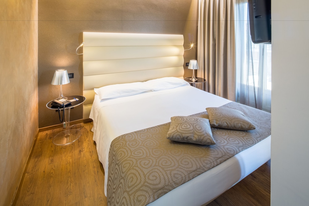 Deluxe Room, Balcony - Photo 5