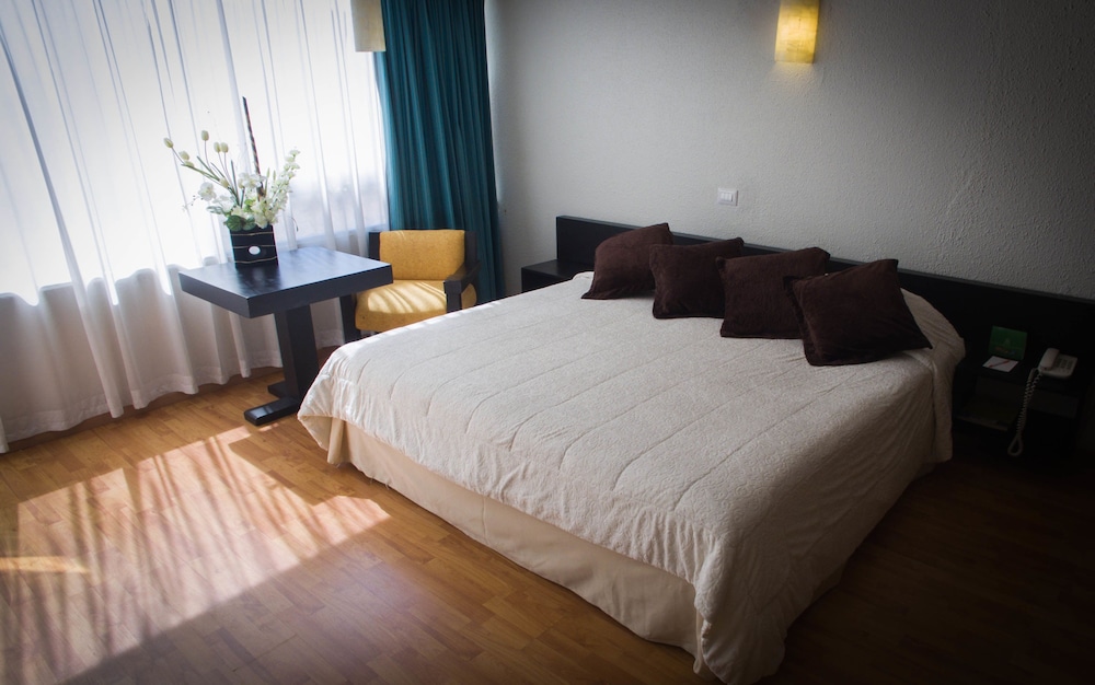 Suite, 1 King Bed (Master) photo 3