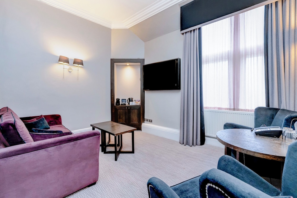 Deluxe Triple Suite - Photo 9