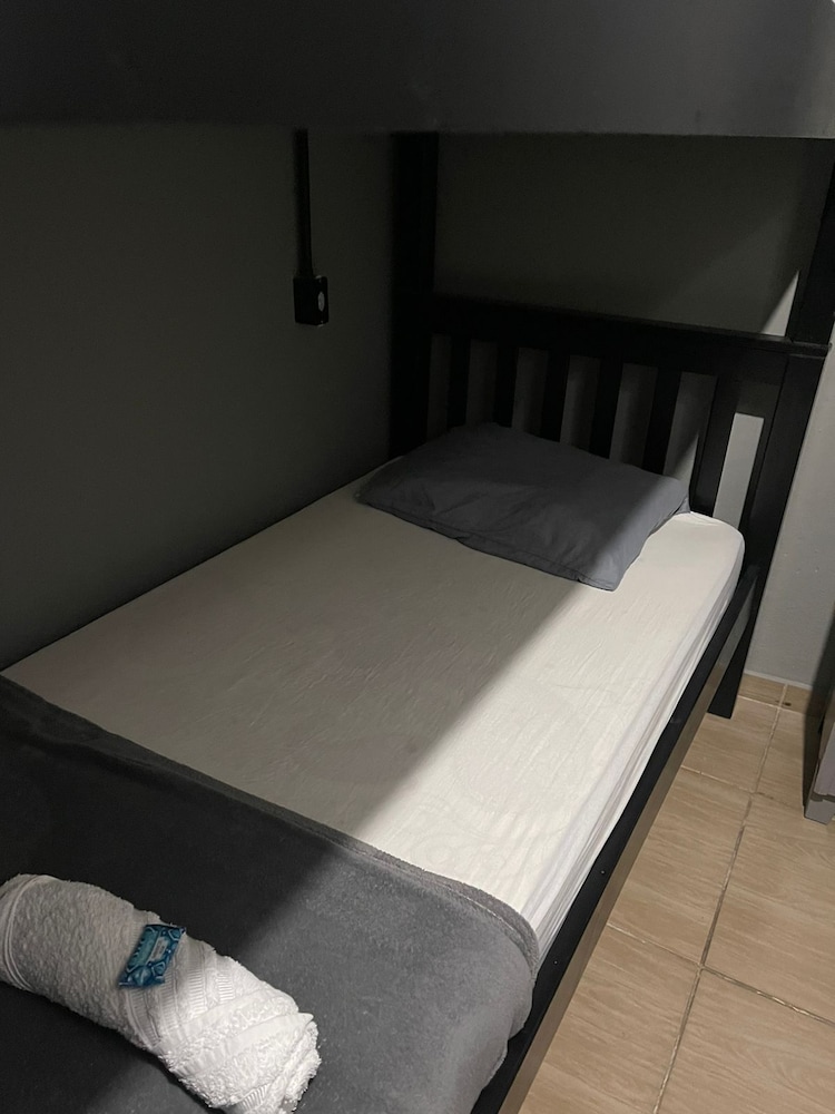 Basic Single Room photo 3