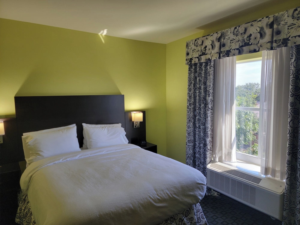 Premium Room, 1 King Bed with Sofa bed - Photo 3
