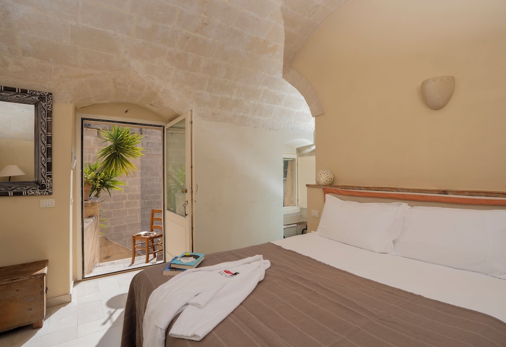 Standard Double or Twin Room, City View - Photo 3