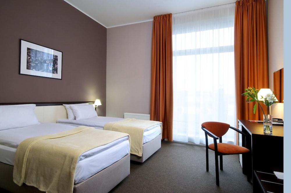 Twin Room, 2 Twin Beds - Photo 2