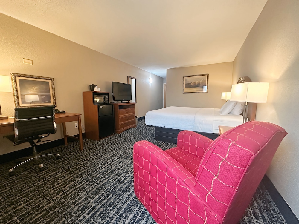 Suite, 1 King Bed, Non Smoking - Photo 4
