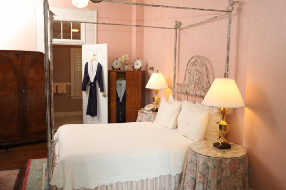 Dogwood Room photo 1