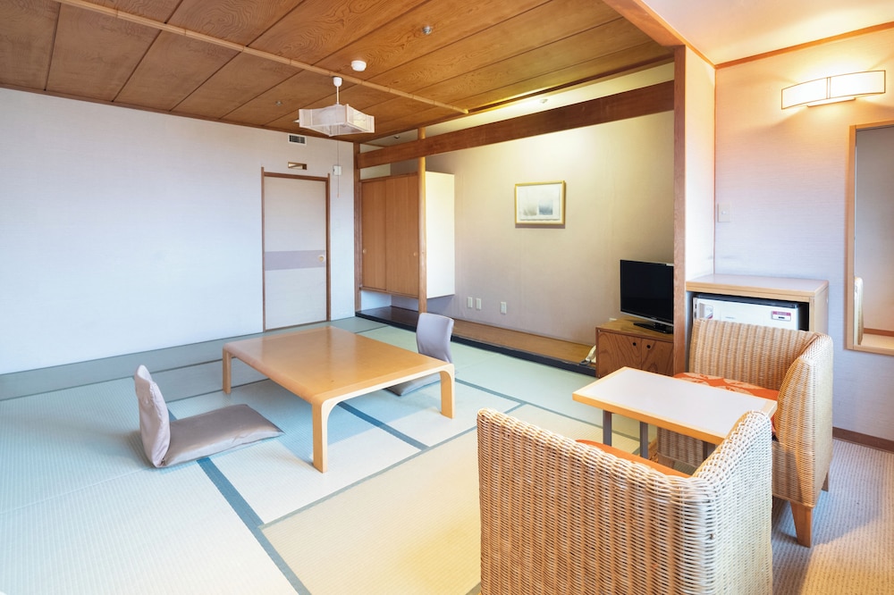 [Smoking] Japanese Style Room 10 Tatami-Mats With Private Bathroom photo 2