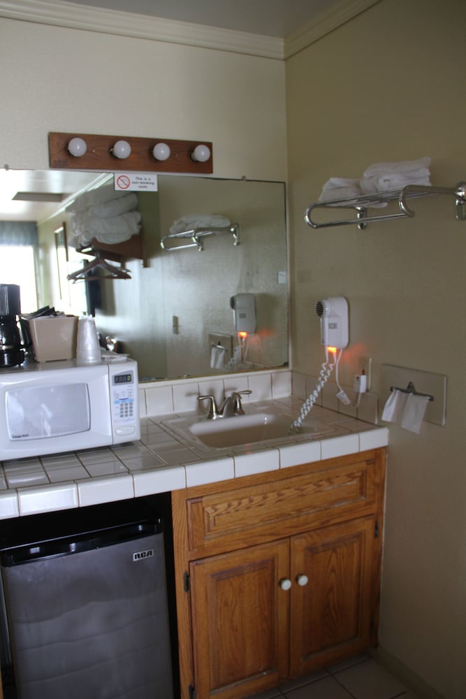 Room, Non Smoking, Courtyard View (Unit C or D) photo 2