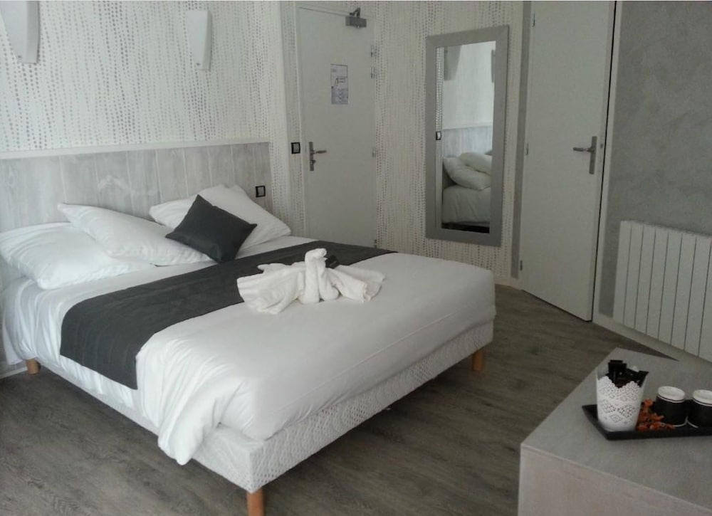 Quadruple Room, 2 Queen Beds, Non Smoking photo 1