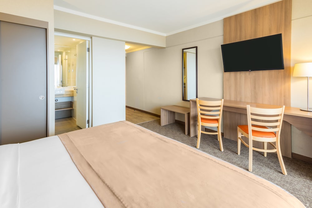 Superior Room, 1 Queen Bed, Balcony, Beach View photo 2