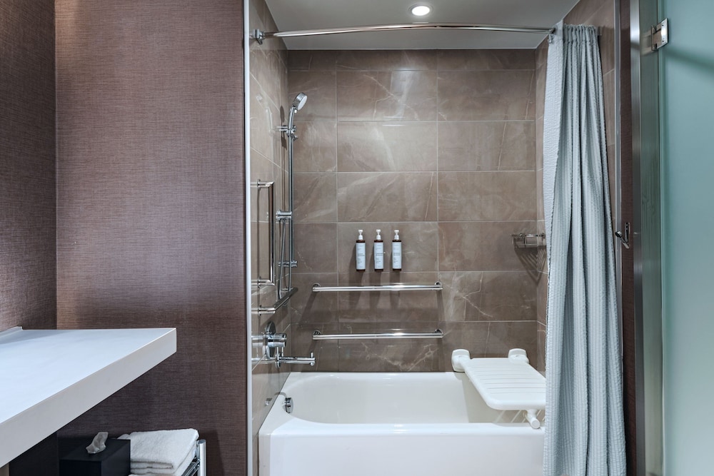 Room, 2 Queen Beds (Mobility Accessible, Tub)