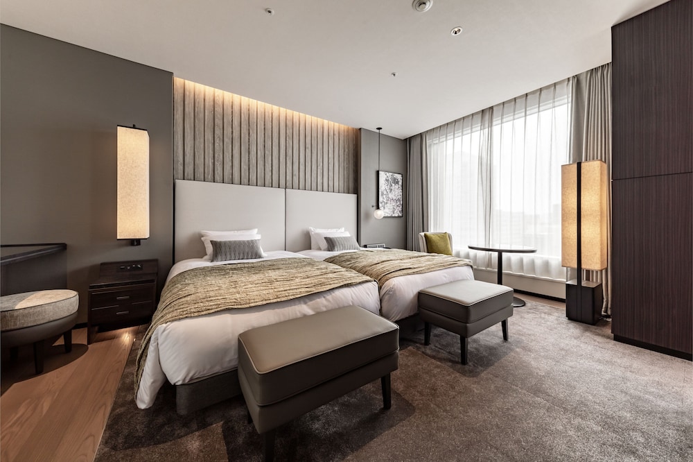 Premium Twin Room - Photo 3
