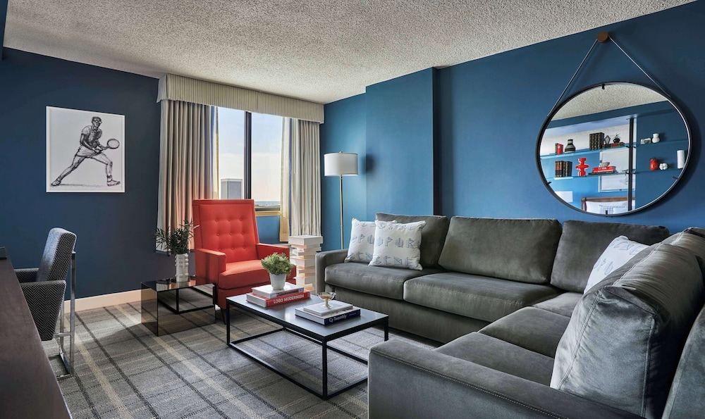Junior Suite, 1 King Bed, Accessible Bathtub - Photo 6