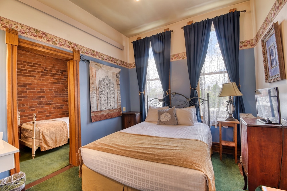 Junior Suite, Multiple Beds