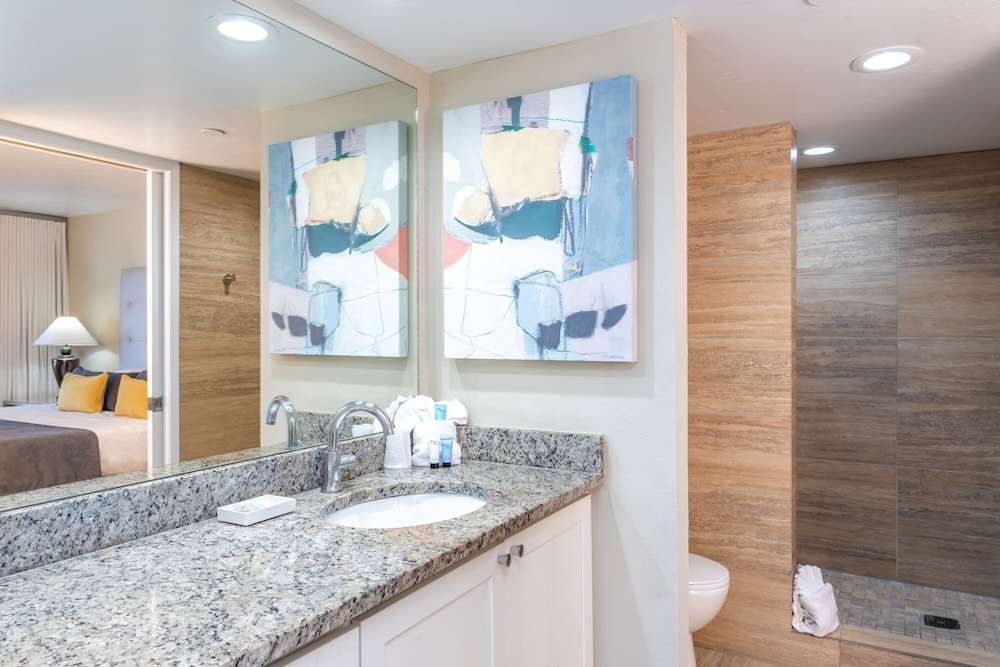 Pool View Suite - Photo 2