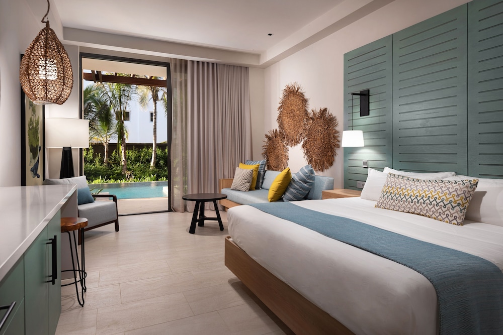 Resort King - Swim Up Junior Suite