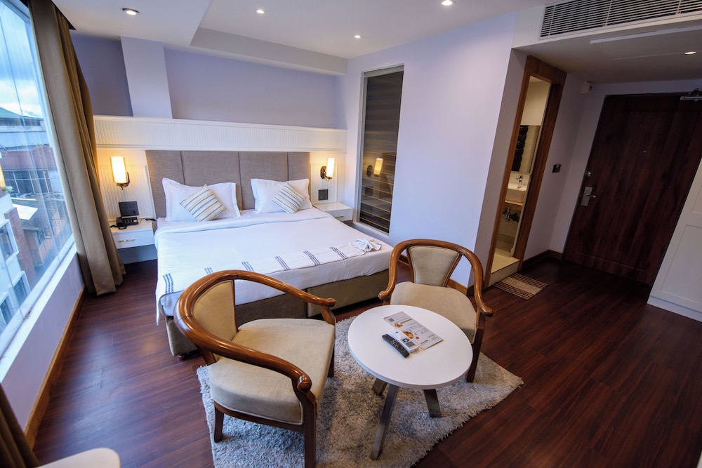 Deluxe Suite photo 3