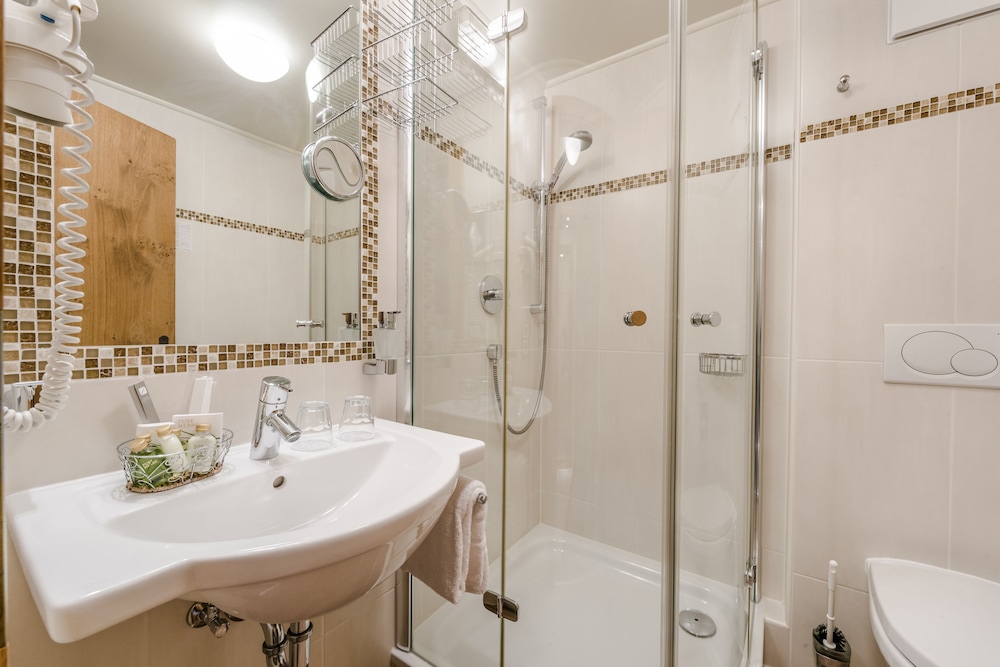 Deluxe Double Room, 1 Double Bed - Photo 9