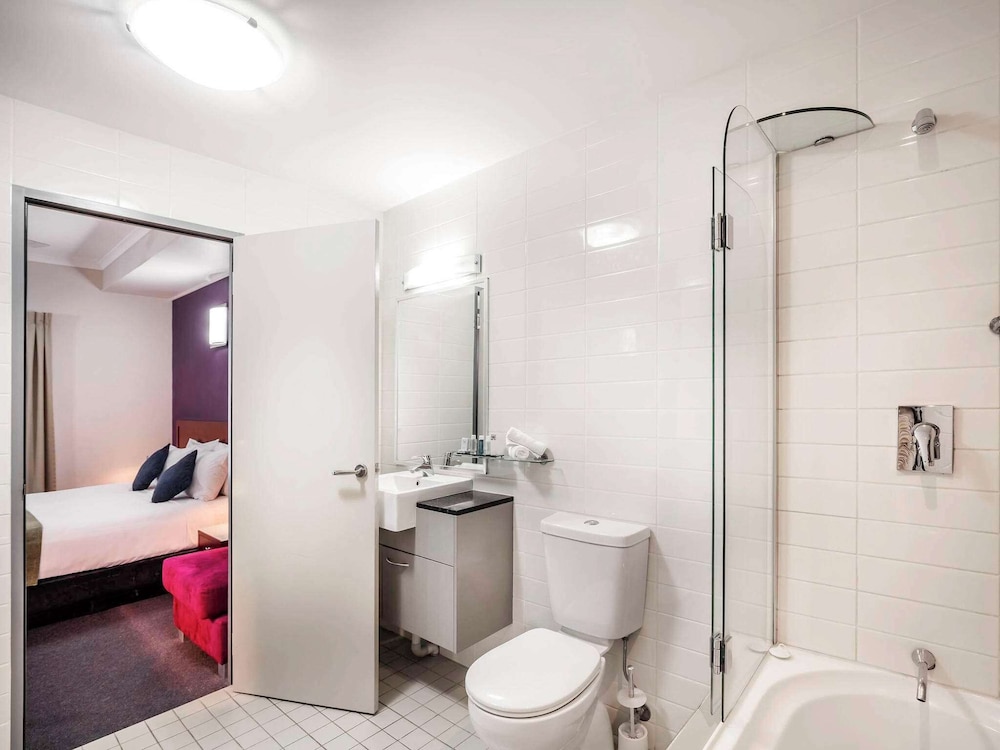 Suite, 2 Bedrooms - Photo 7