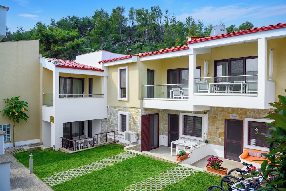 Deluxe Apartment, Garden View (Ground floor) photo 3