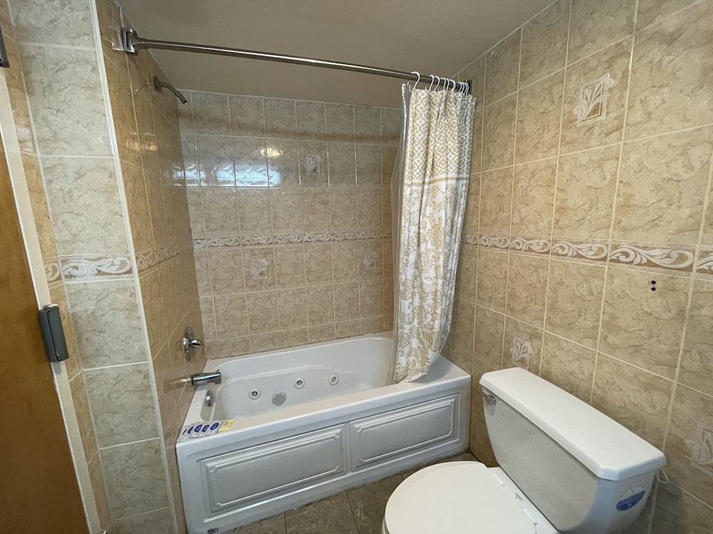 Deluxe Room, Two King Beds - Photo 5