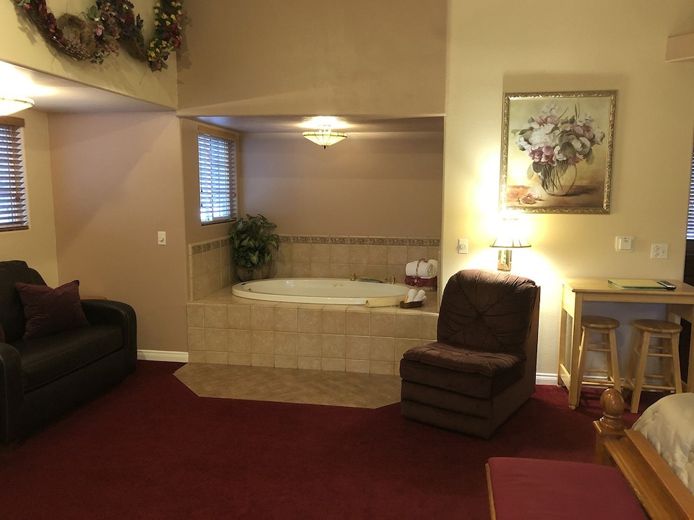 Comfort Room, 1 King Bed with Sofa bed, Non Smoking (110/111) photo 3