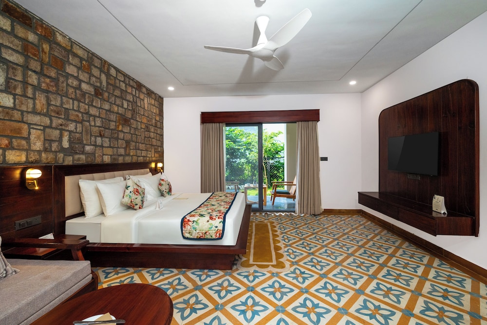 Pushpa Vatika (Luxury Valley View Room with Private Garden) photo 3