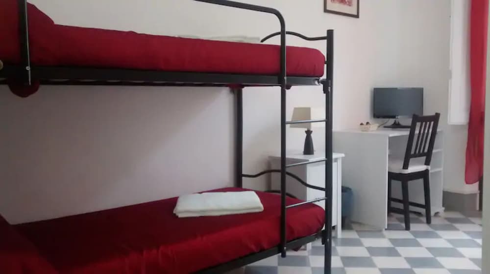 Twin Room, Shared Bathroom (Bunk Bed) photo 3